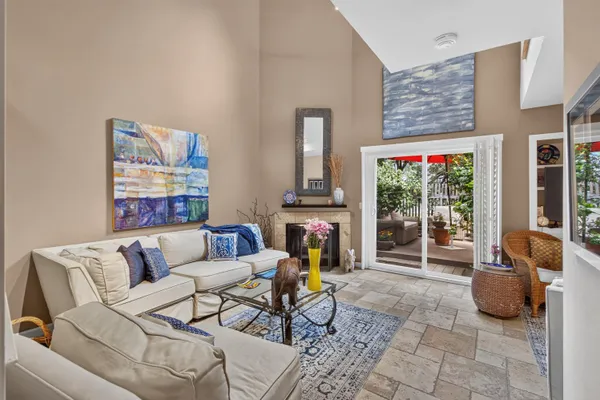 5222 LAKE KNOLL LN