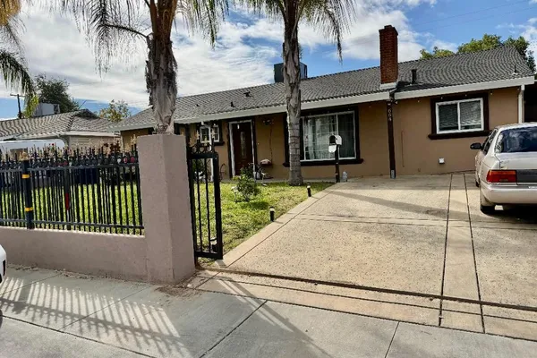 664 ACACIA AVE