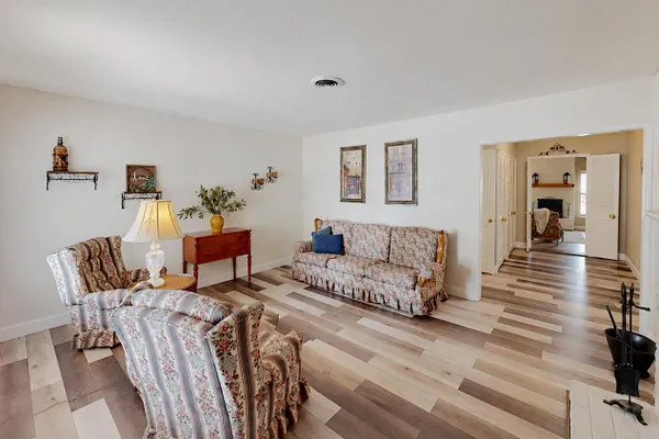 2428 W MENDOCINO AVE
