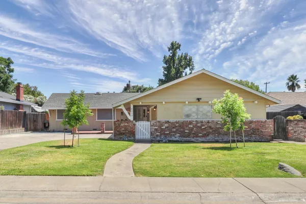 6616 PEPPERWOOD WAY