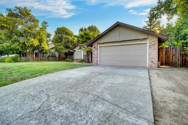 8309 CROSSOAK WAY