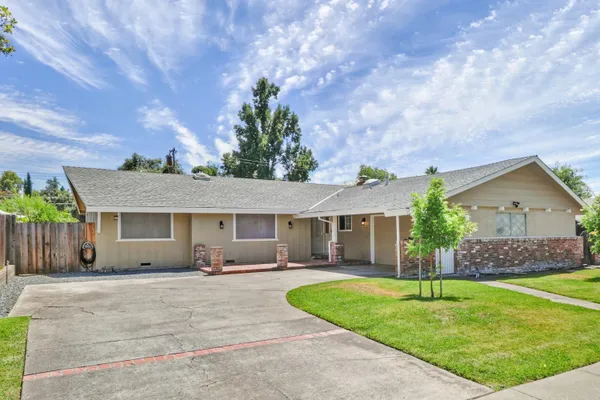 6616 PEPPERWOOD WAY