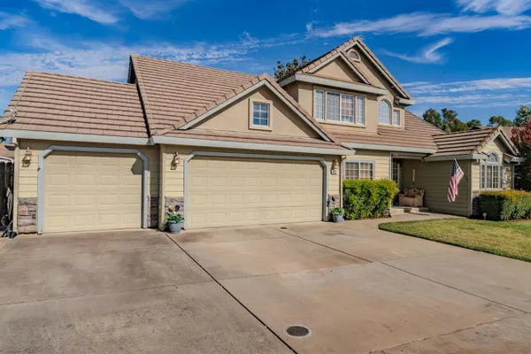 312 MANOR DR