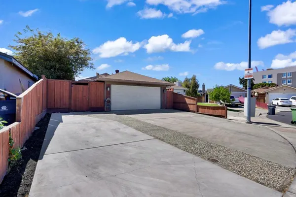 450 HAWTHORNE DR