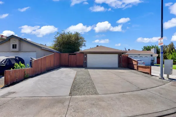 450 HAWTHORNE DR
