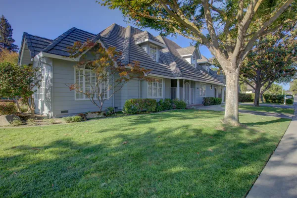 2500 BAROLA LN