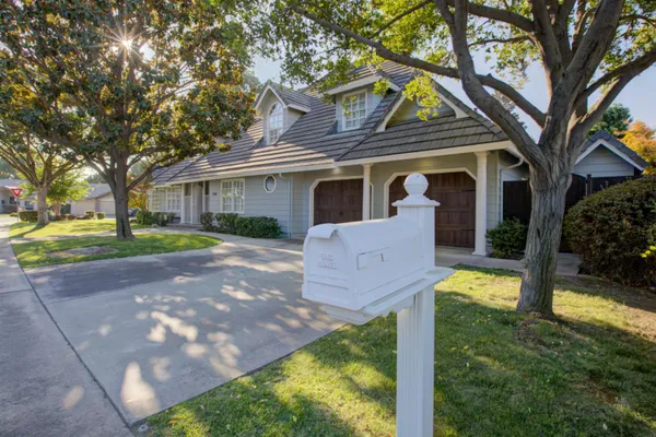 2500 BAROLA LN