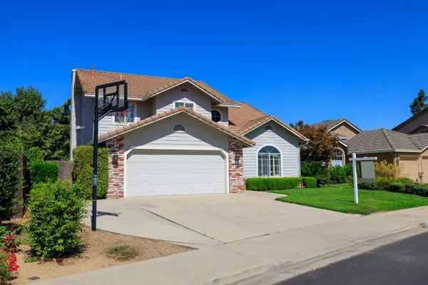 1045 CEDAR RIDGE DR