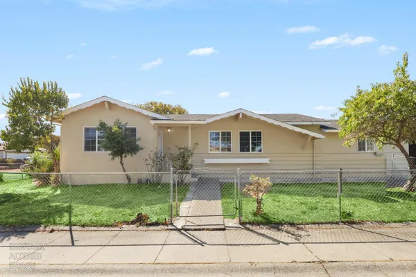 2190 MEADOWGLEN AVE