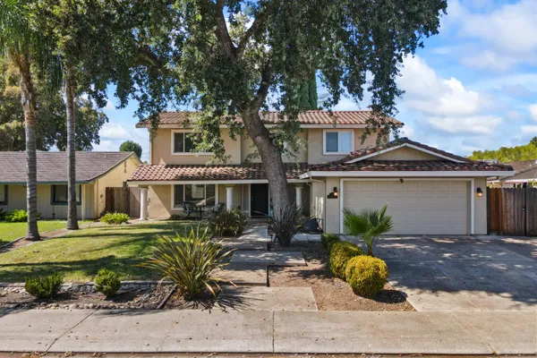 911 GRAYWOOD CIR
