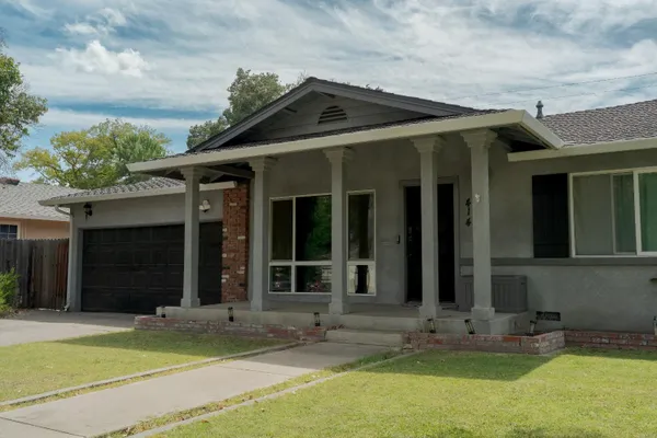 414 E BENJAMIN HOLT DR