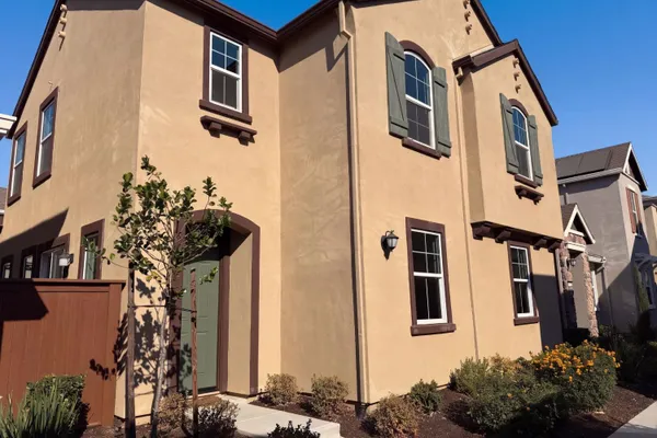 1687 PENA LN