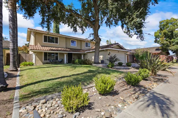 911 GRAYWOOD CIR