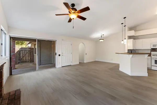 537 SAMUEL WAY