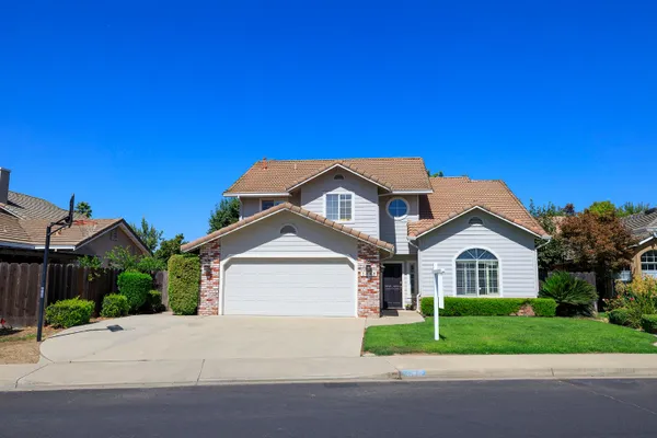 1045 CEDAR RIDGE DR