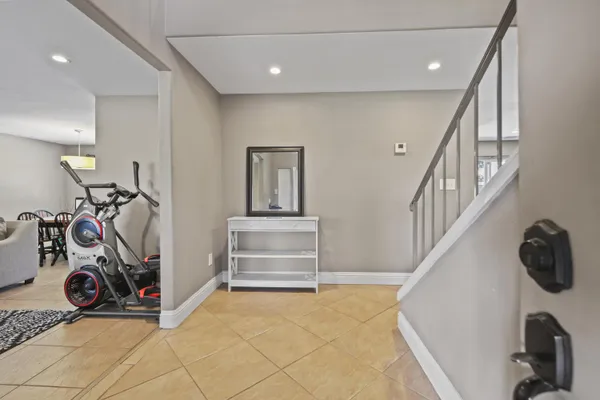 911 GRAYWOOD CIR