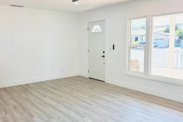1830 W LN
