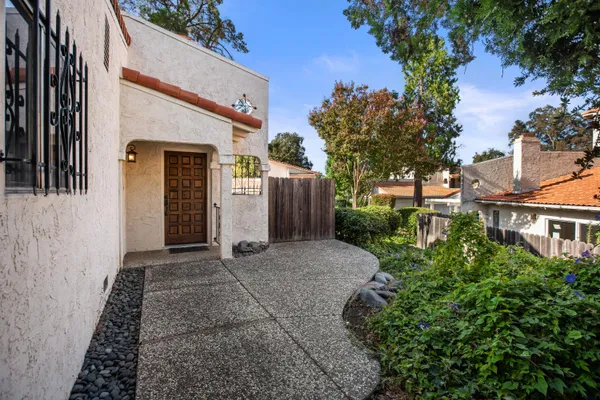 7315 VILLA DEL SOL LN