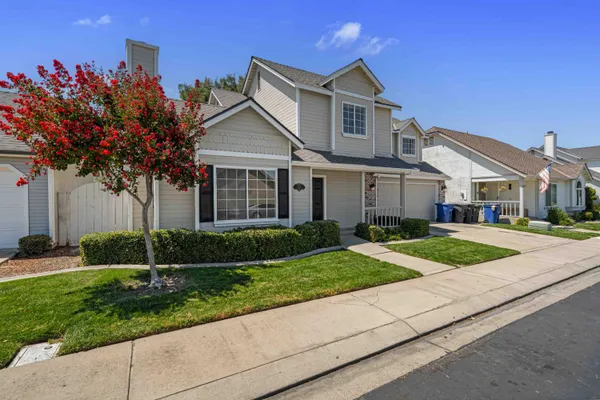 2025 HEARTHSTONE LN