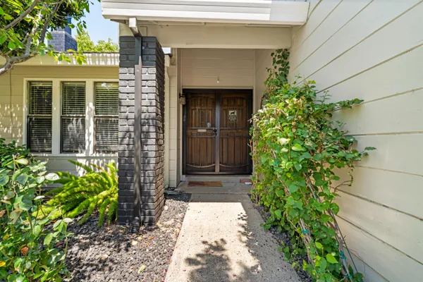 8451 CASLAN AVE