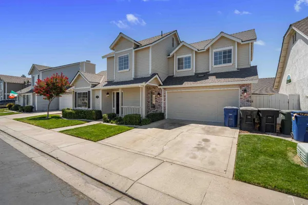 2025 HEARTHSTONE LN