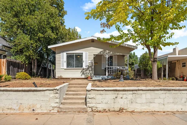808 MAIN ST