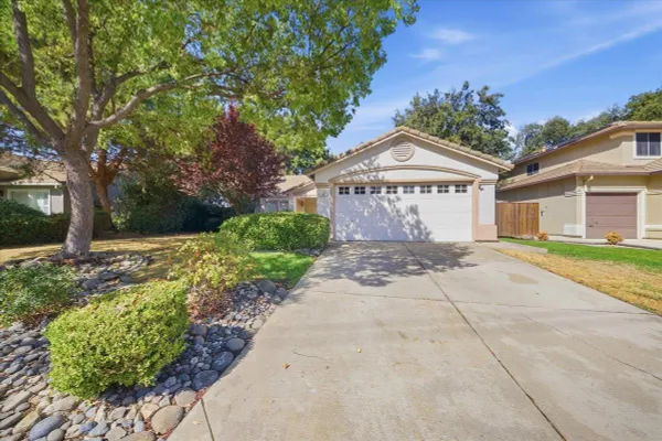 907 FITZROY CT