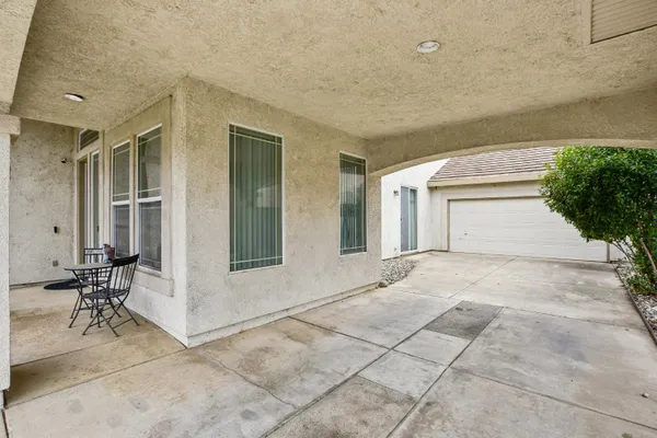2029 BASTONA DR