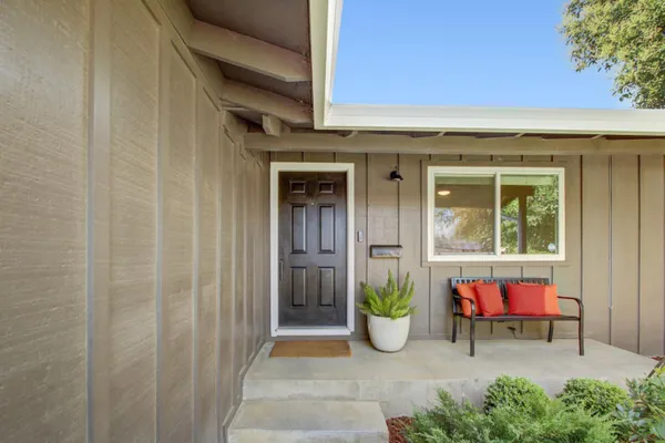 28 DEL MAR ST