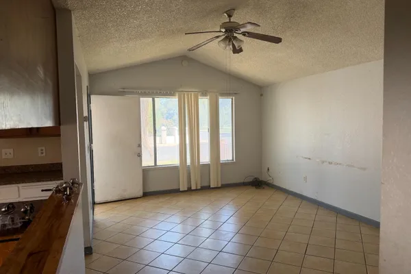 909 CRIPPEN AVE
