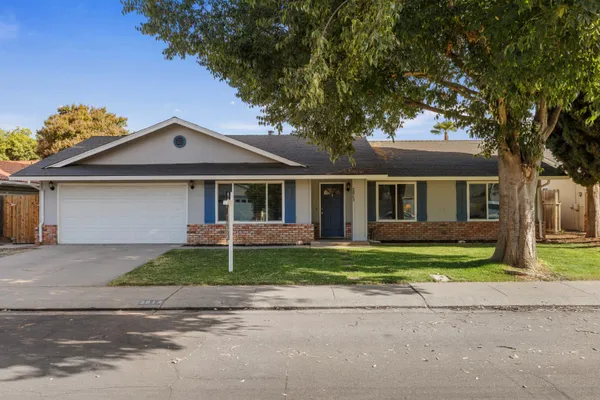 2813 MEDICINE BOW DR