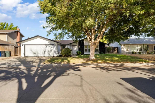 3704 KONA OAK DR