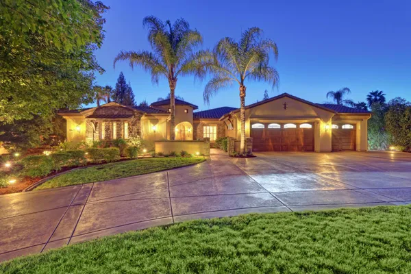 8635 ASHBURY CT