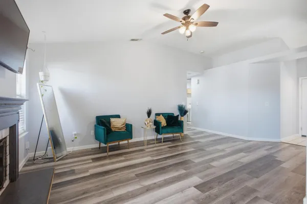 905 HERRING AVE