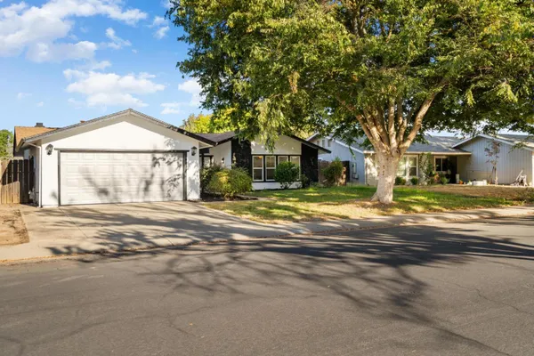 3704 KONA OAK DR
