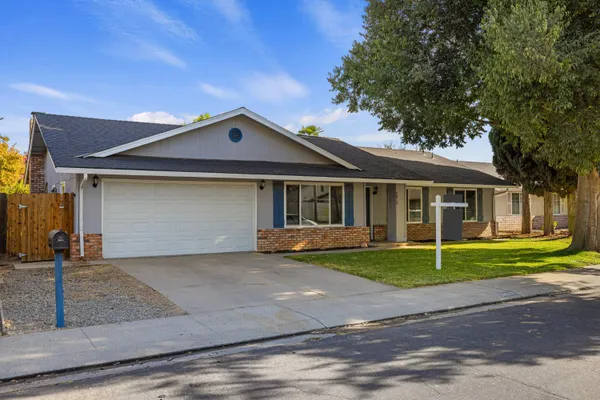 2813 MEDICINE BOW DR
