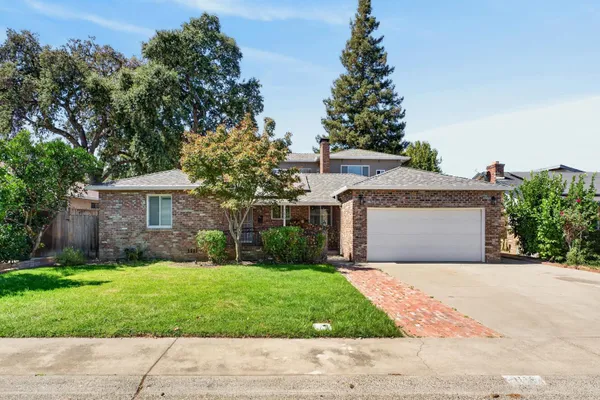 1172 FALLBROOK ST