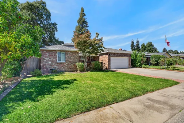 1172 FALLBROOK ST