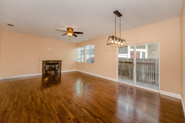 1557 OWENS VALLEY DR