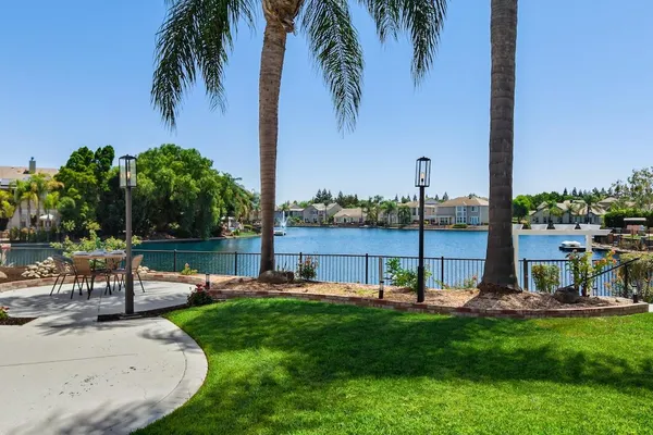 2236 CLEAR LAKE CT