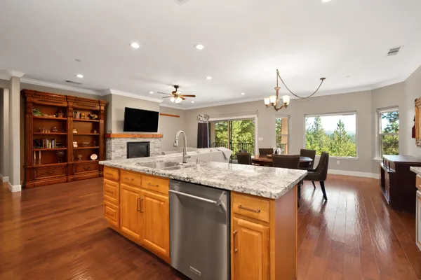 6225 GREEN RIDGE DR