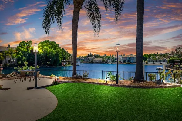 2236 CLEAR LAKE CT
