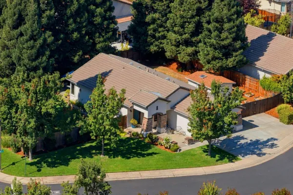 1626 CAISLEAN WAY