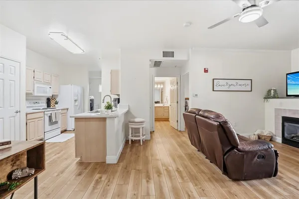 501 GIBSON DR 1611