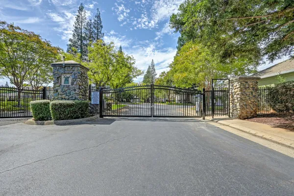 100 BRIGHTSTONE CIR