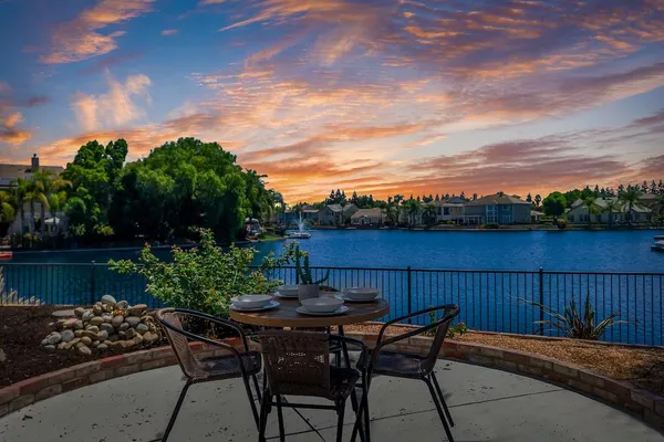 2236 CLEAR LAKE CT