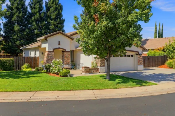 1626 CAISLEAN WAY