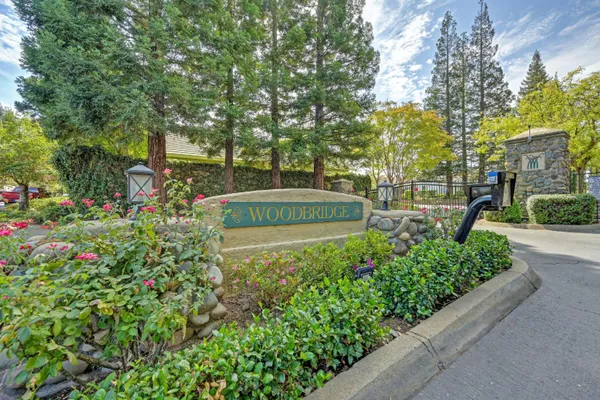 100 BRIGHTSTONE CIR