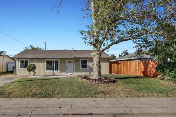 627 ALAMOS AVE