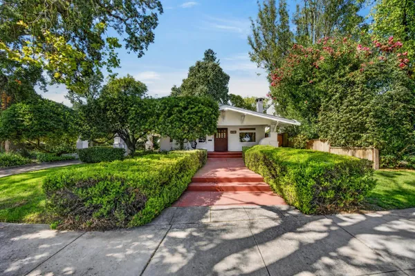 2409 BEVERLY PL
